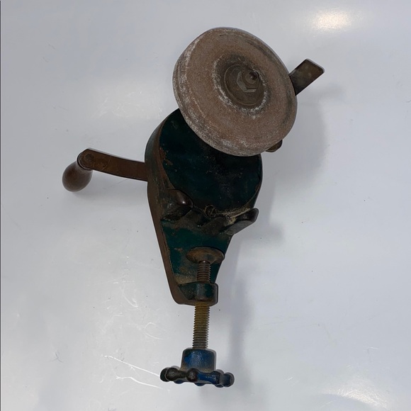 Vintage Hand powered grinding wheel bench mount sharpener with stone wheel - Picture 1 of 7